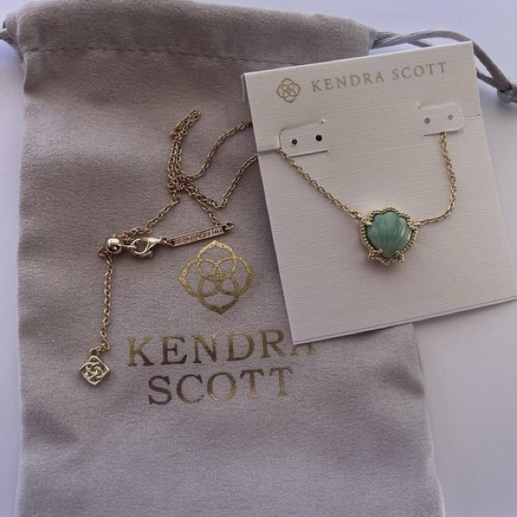 Kendra Scott Brynne Gold Shell Short Pendant Necklace in Sea Green Chrysocolla - Picture 7 of 10